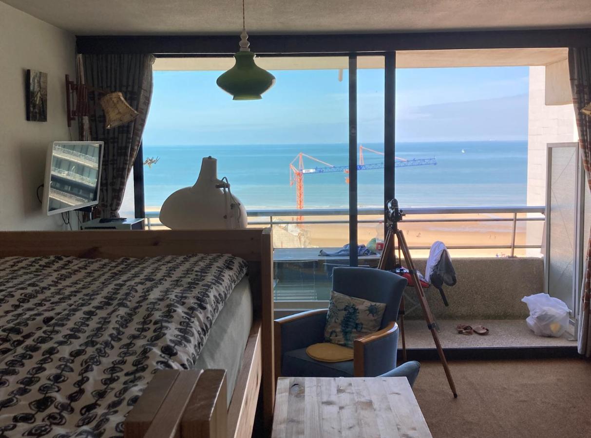 Tiny Apt W/ Balcony And Seaview, Even Out Of Your Bed ! Oostende Dış mekan fotoğraf